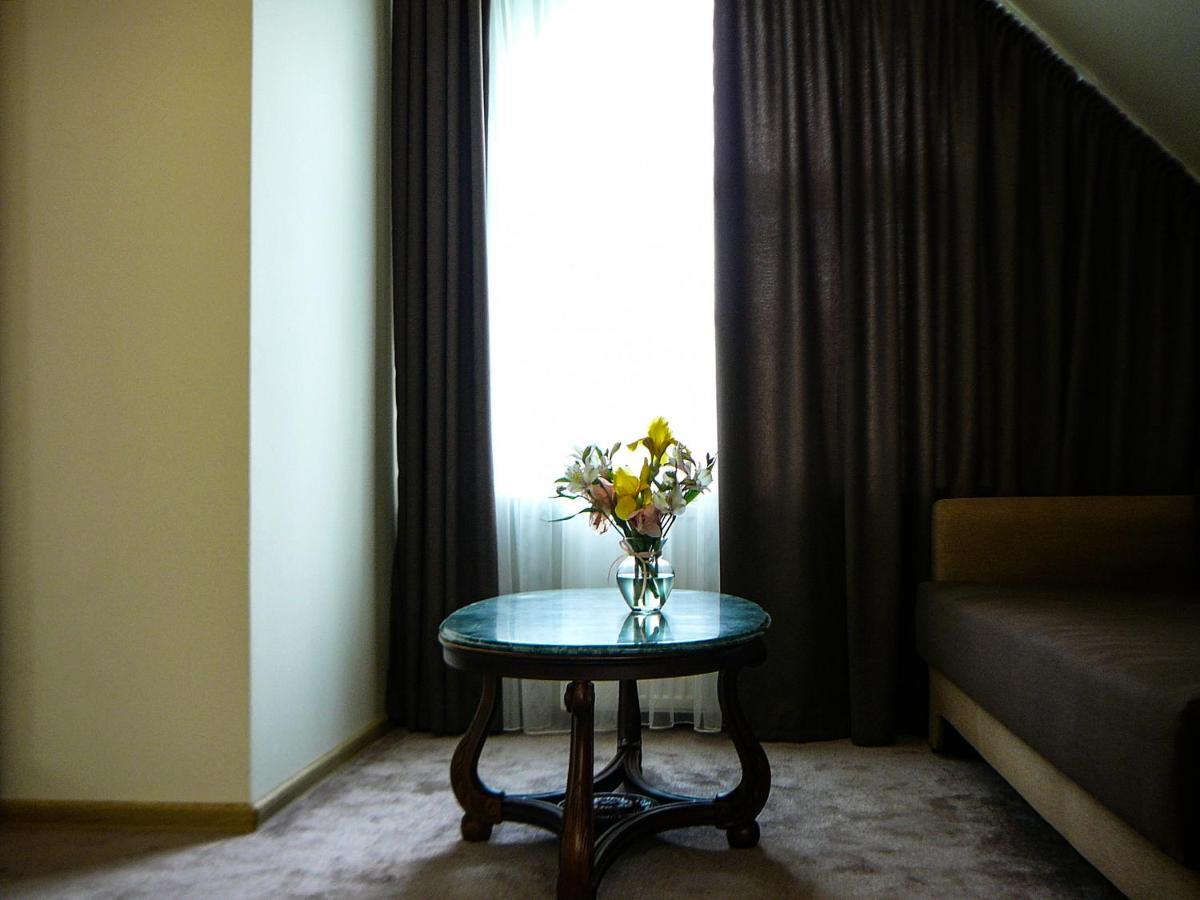 Eduard Hotel Uzjhorod Eksteriør billede