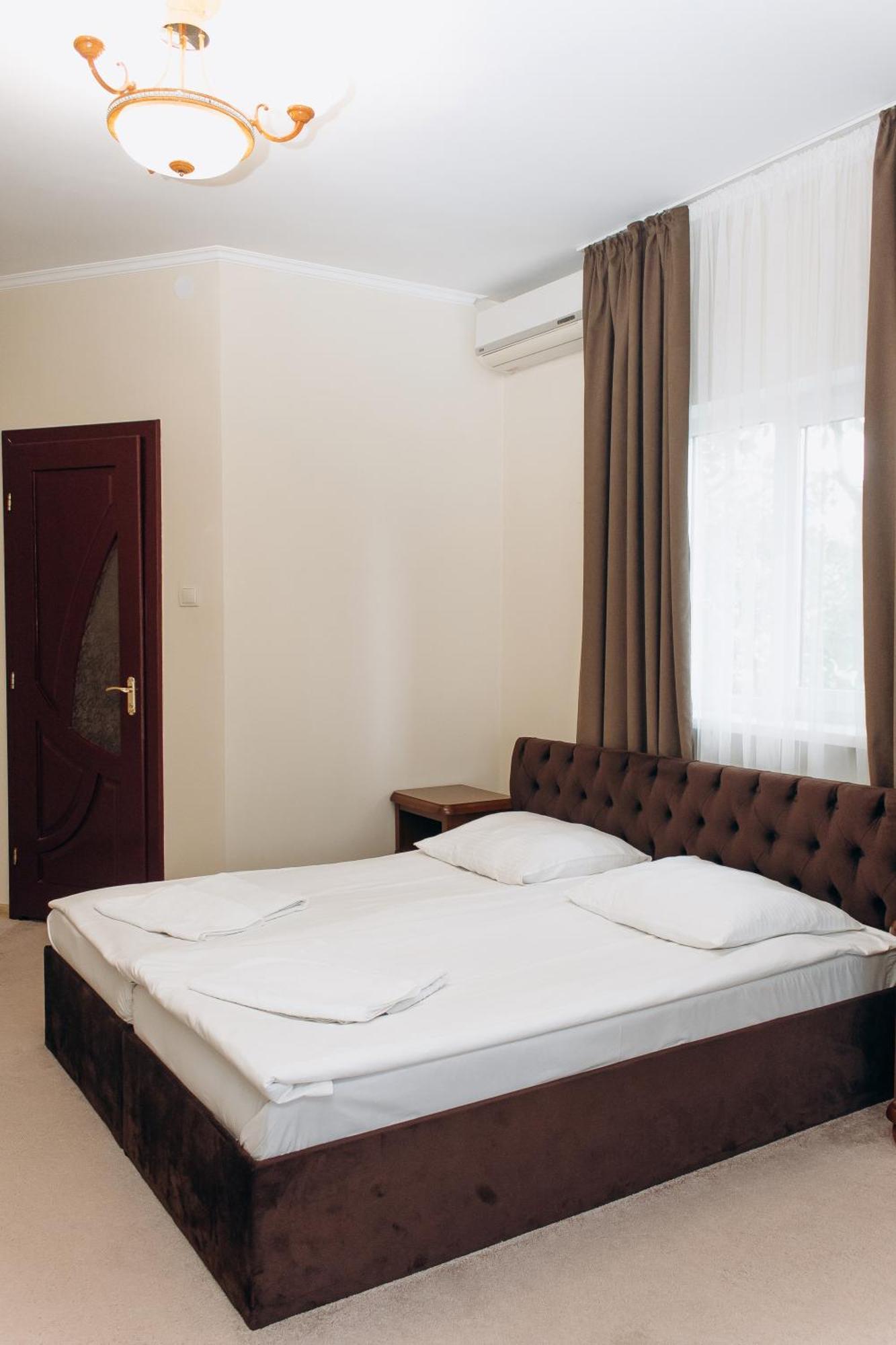 Eduard Hotel Uzjhorod Eksteriør billede