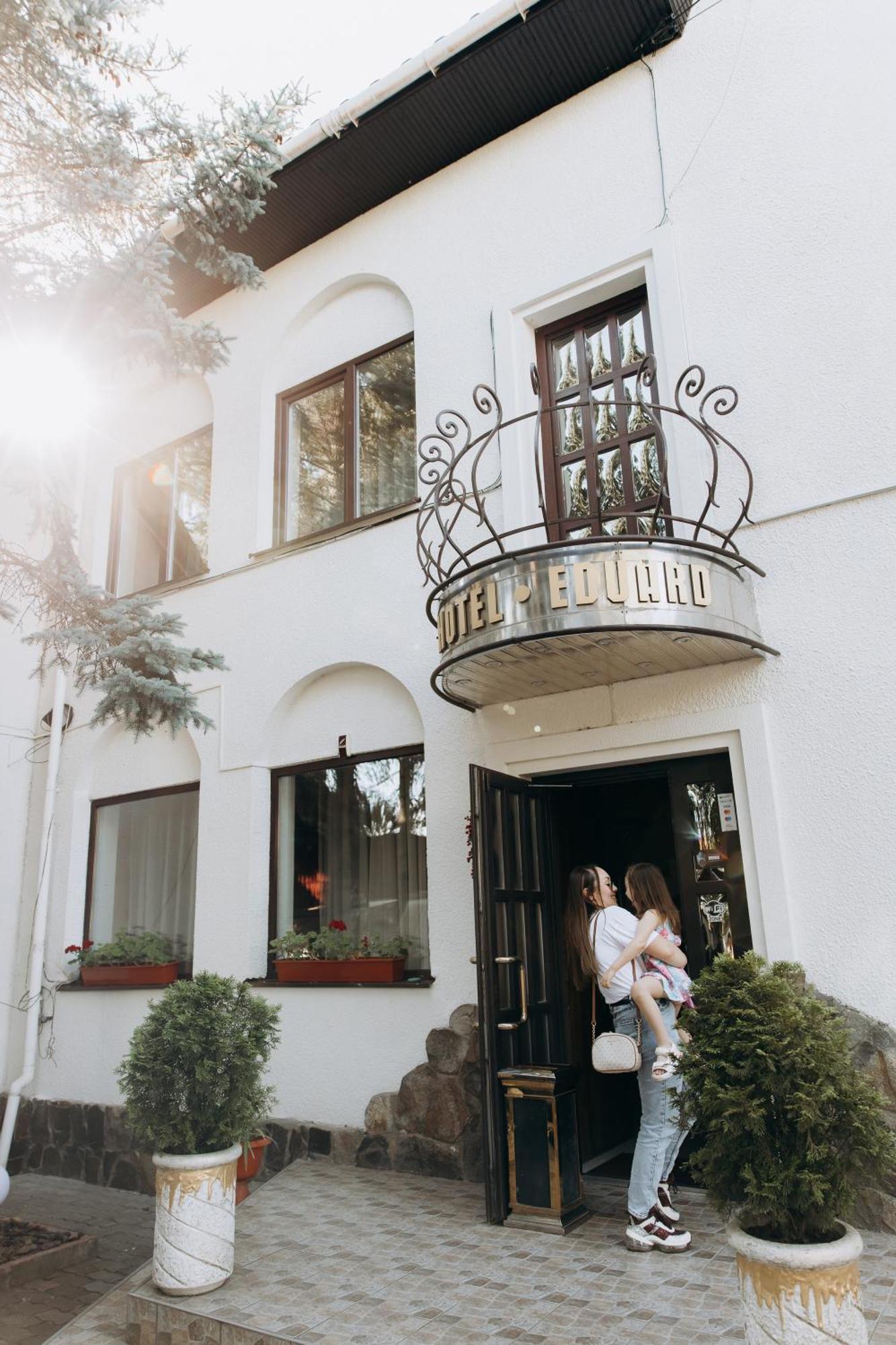 Eduard Hotel Uzjhorod Eksteriør billede